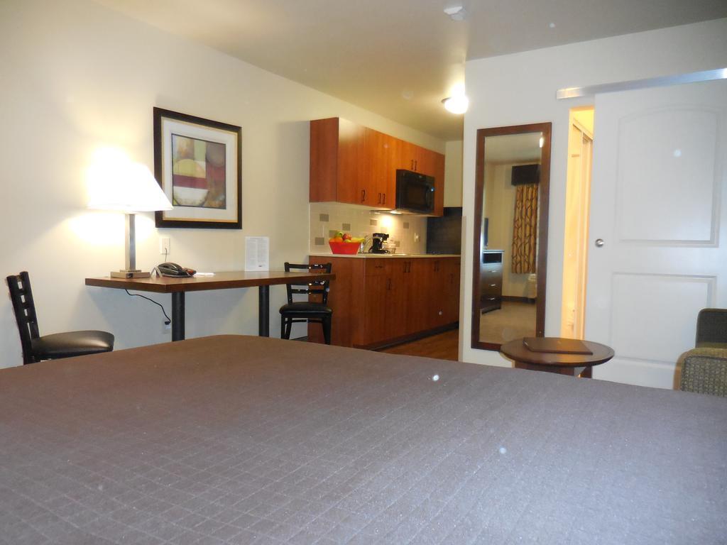 Ledgestone Hotel Vernal Room photo