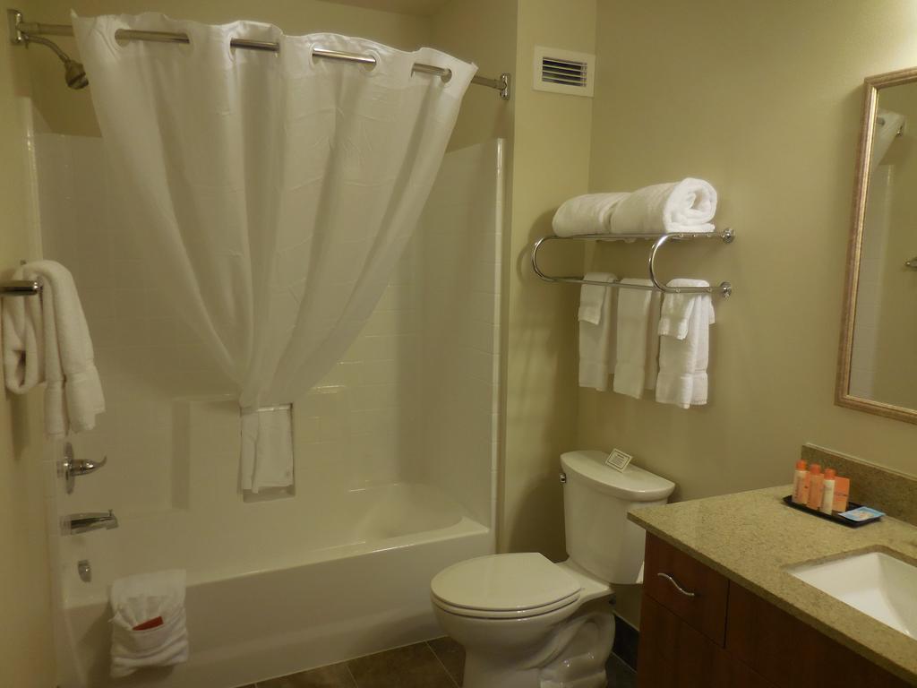 Ledgestone Hotel Vernal Room photo