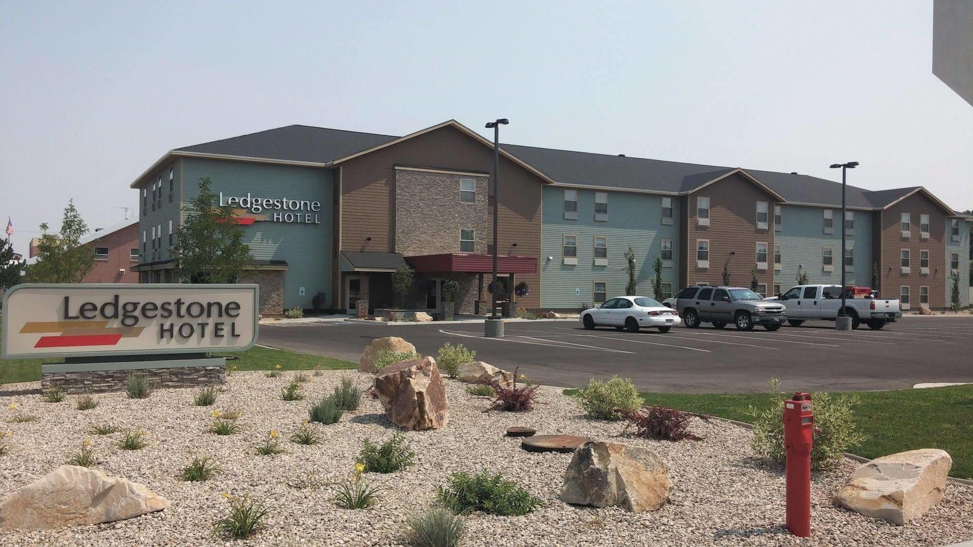 Ledgestone Hotel Vernal Exterior photo